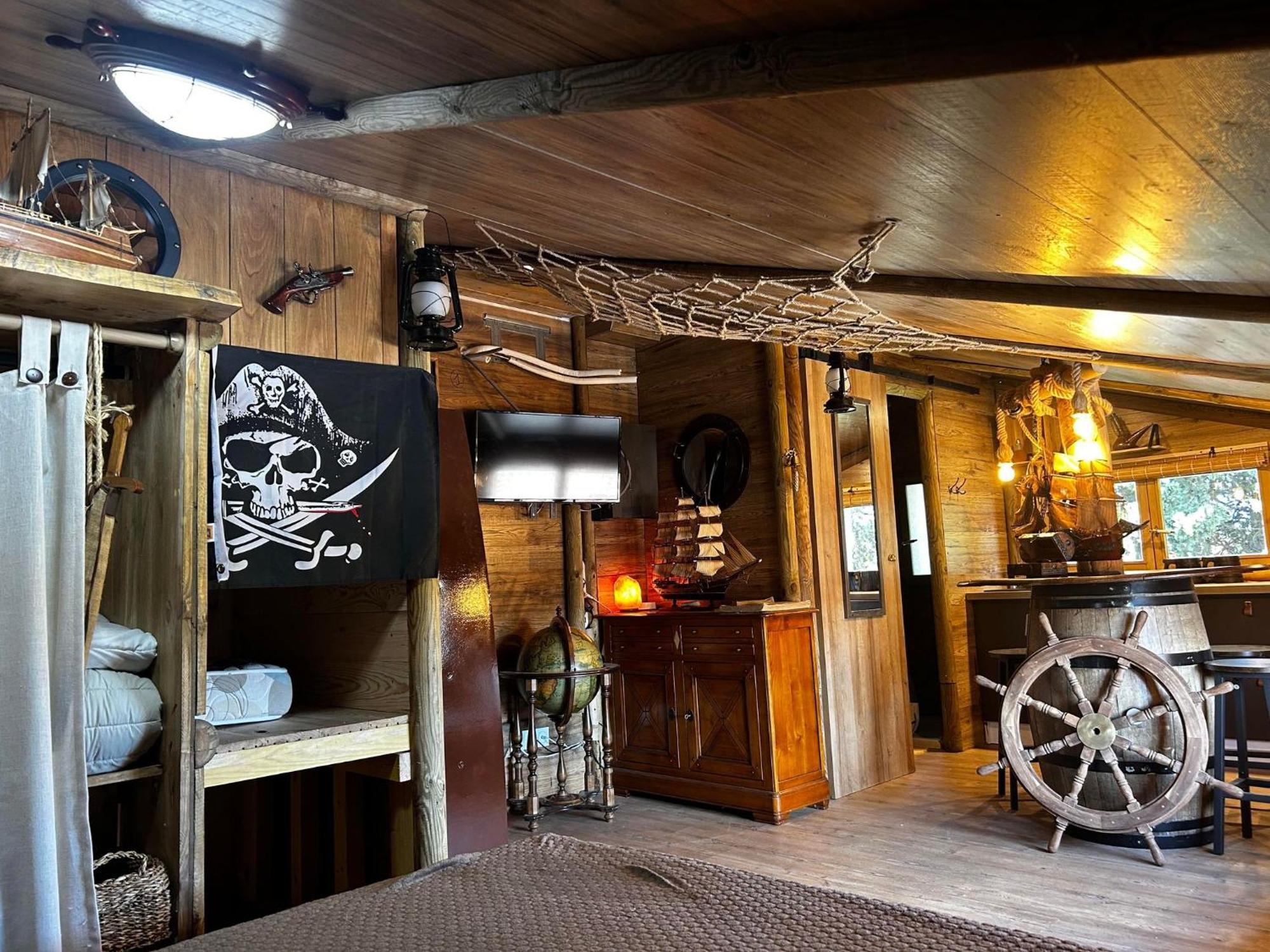 Les Chambres De Paulette Chambres A Theme Jack Sparrow 海滨圣玛丽 外观 照片